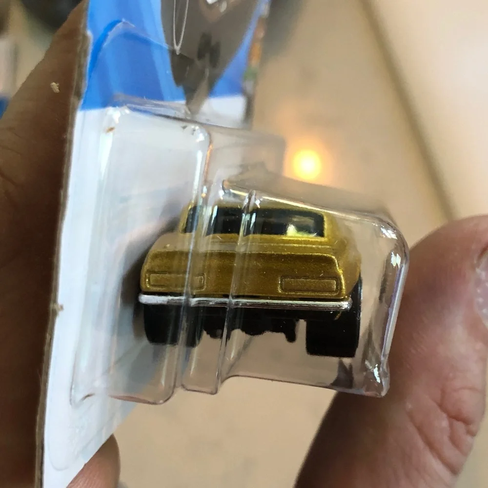 Mattel Hot Wheels '67 Camaro - Shimmering Gold